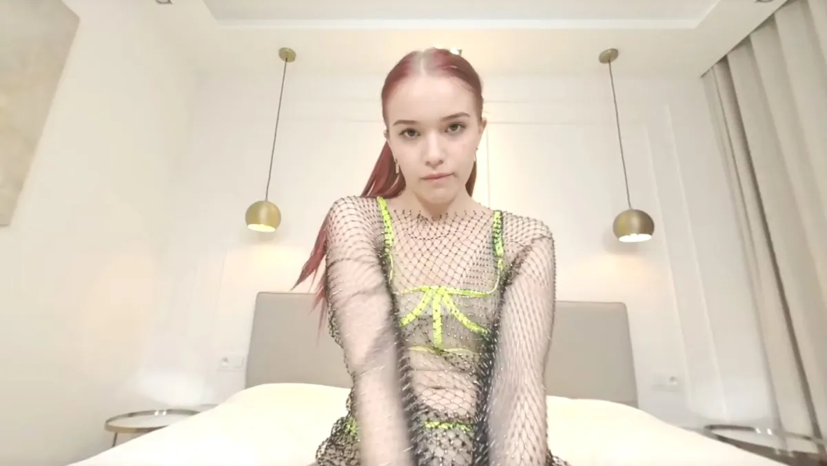 Wikki's Slow Striptease: Seductive Redhead Tease in VR