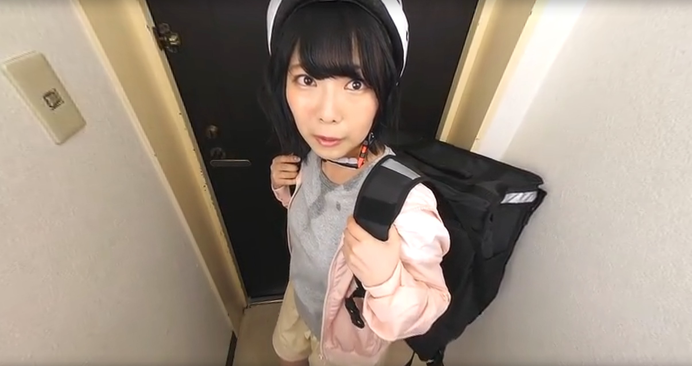 Lucky Pervert Delivery Man Fucks Naughty College Girl P1