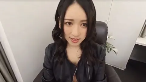 Suspicious Gyaru Seduces with Erotic Skills in VR 4K