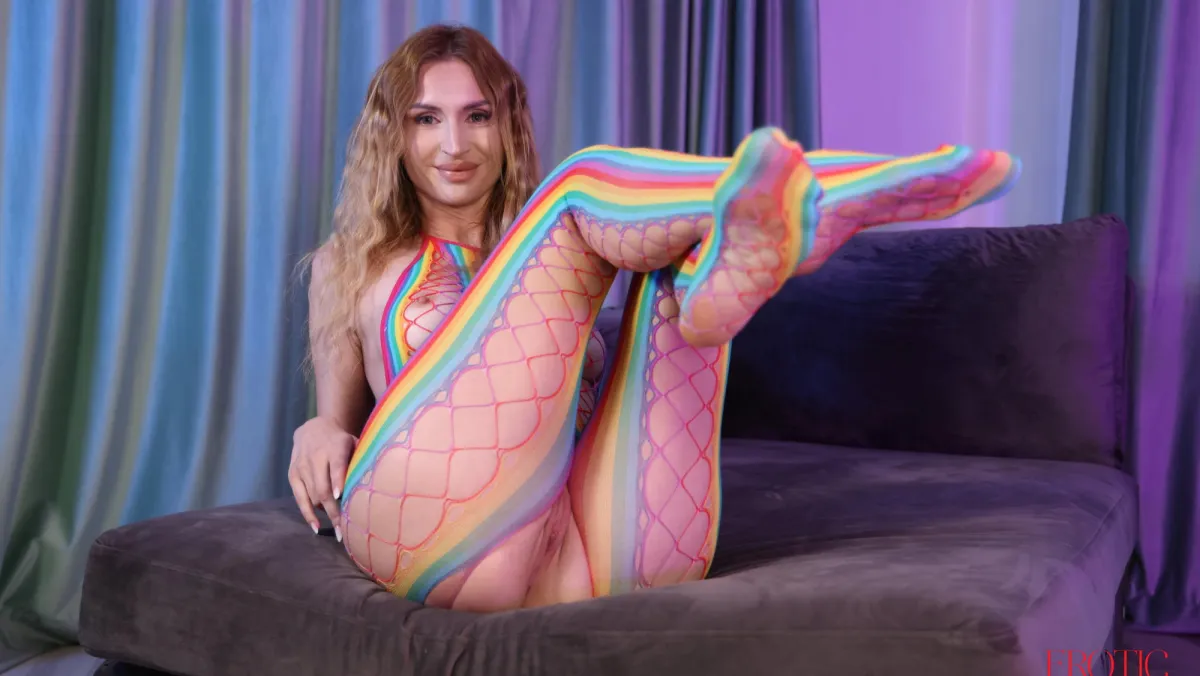 Bamby Doll Seduces in Sexy Fishnets for Solo VR Orgasm