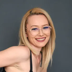 Ellie Crystal avatar