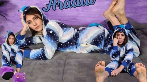 Aradia's Seductive Feet in Hooded Pajama & Purple Slippers VR