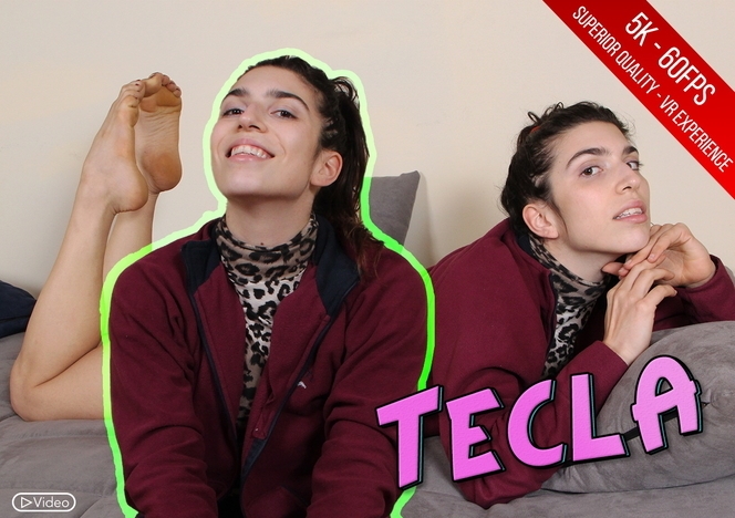 Barefoot Tecla Spreads Sexy Toes Wide in VR Foot Fetish Tease