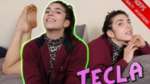 Barefoot Tecla Spreads Sexy Toes Wide in VR Foot Fetish Tease