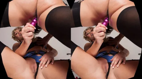 Brett Rossi & Abella Danger Upskirt VR Facesitting Frenzy