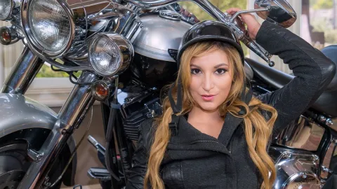 VR QA Threesome: Adriana Chechik & Kendra Spade Fuck Test