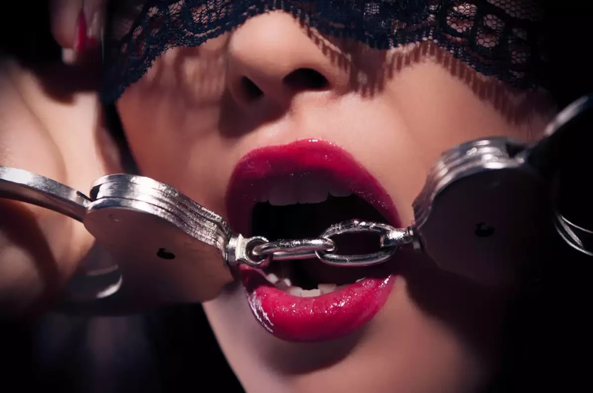 BDSM in VR: Mental Health Perks and Pitfalls