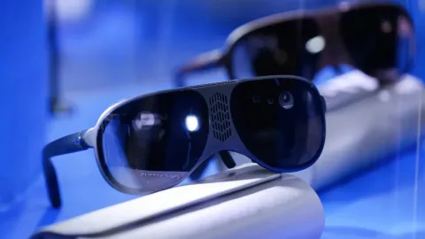 Chinese Chip Turns VR Bricks into Fuckable Glasses