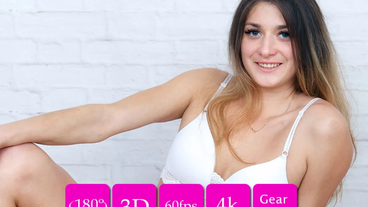 Blonde Amateur Abril's Nude VR Casting: Backstage Tease & Finger Fuck